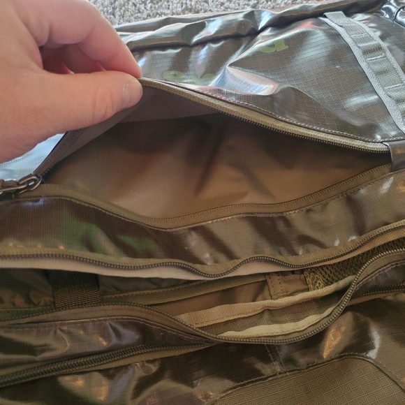 Patagonia Green Backpack Durable Water-Resistant Design - Picture 9 of 16